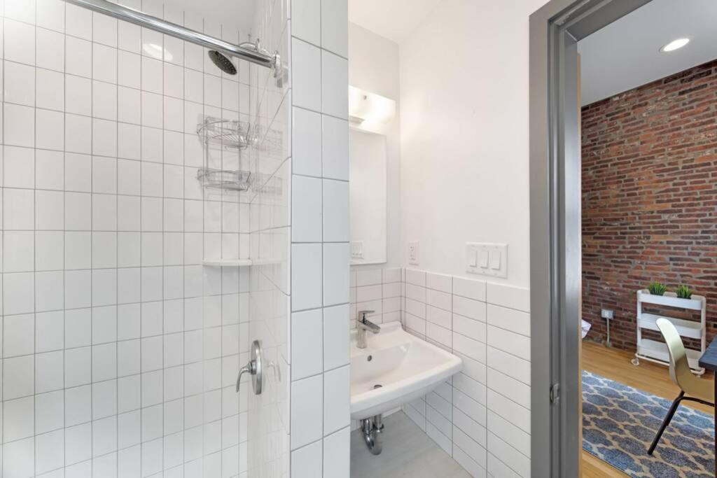 Simple Furnished Studio In The Heart Of Boston Exterior foto