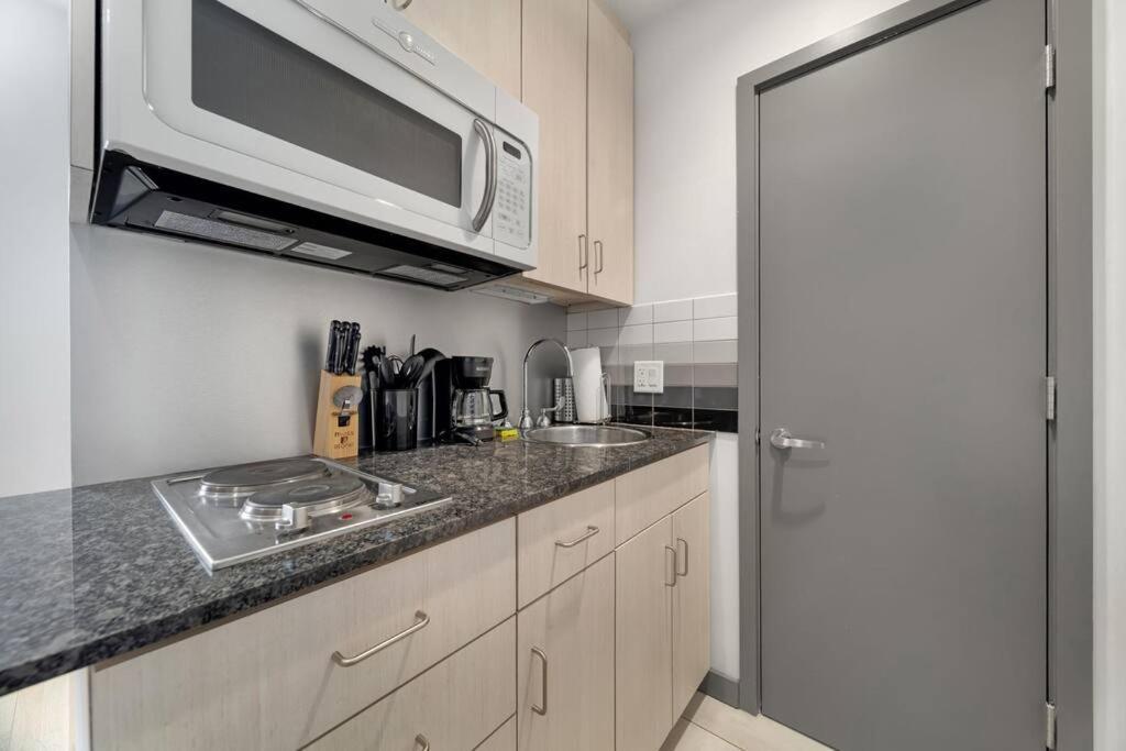 Simple Furnished Studio In The Heart Of Boston Exterior foto