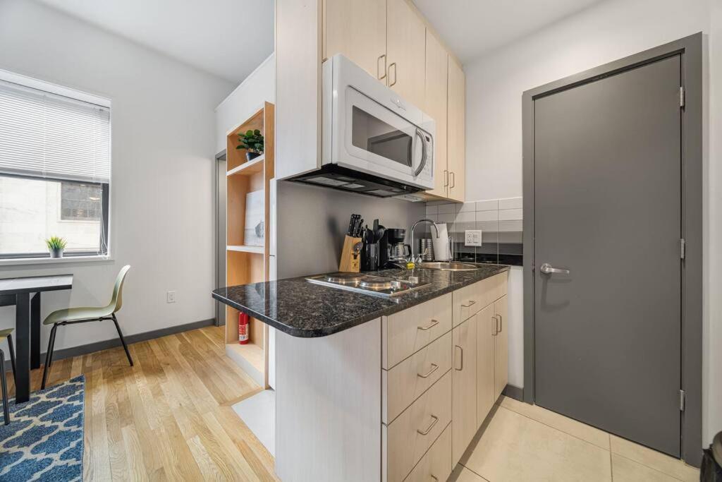 Simple Furnished Studio In The Heart Of Boston Exterior foto
